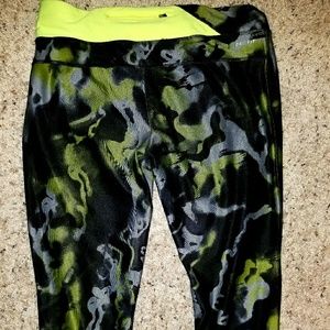 Nike sz L Dri Fit cropped workout leggings